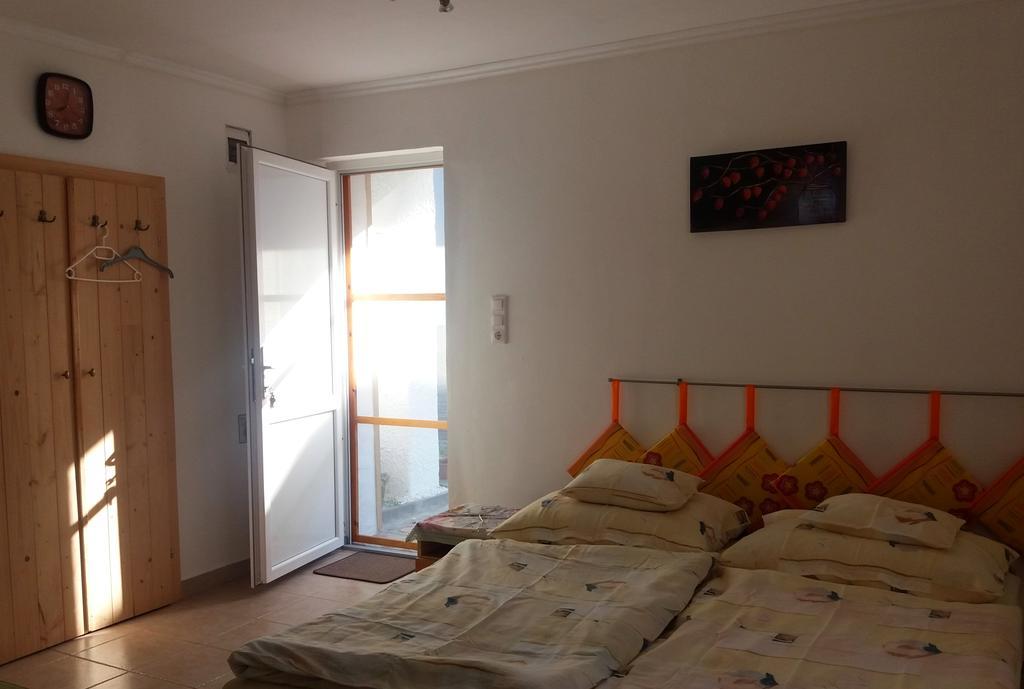 Julia Vendeghaz Sarrod Otel Dış mekan fotoğraf