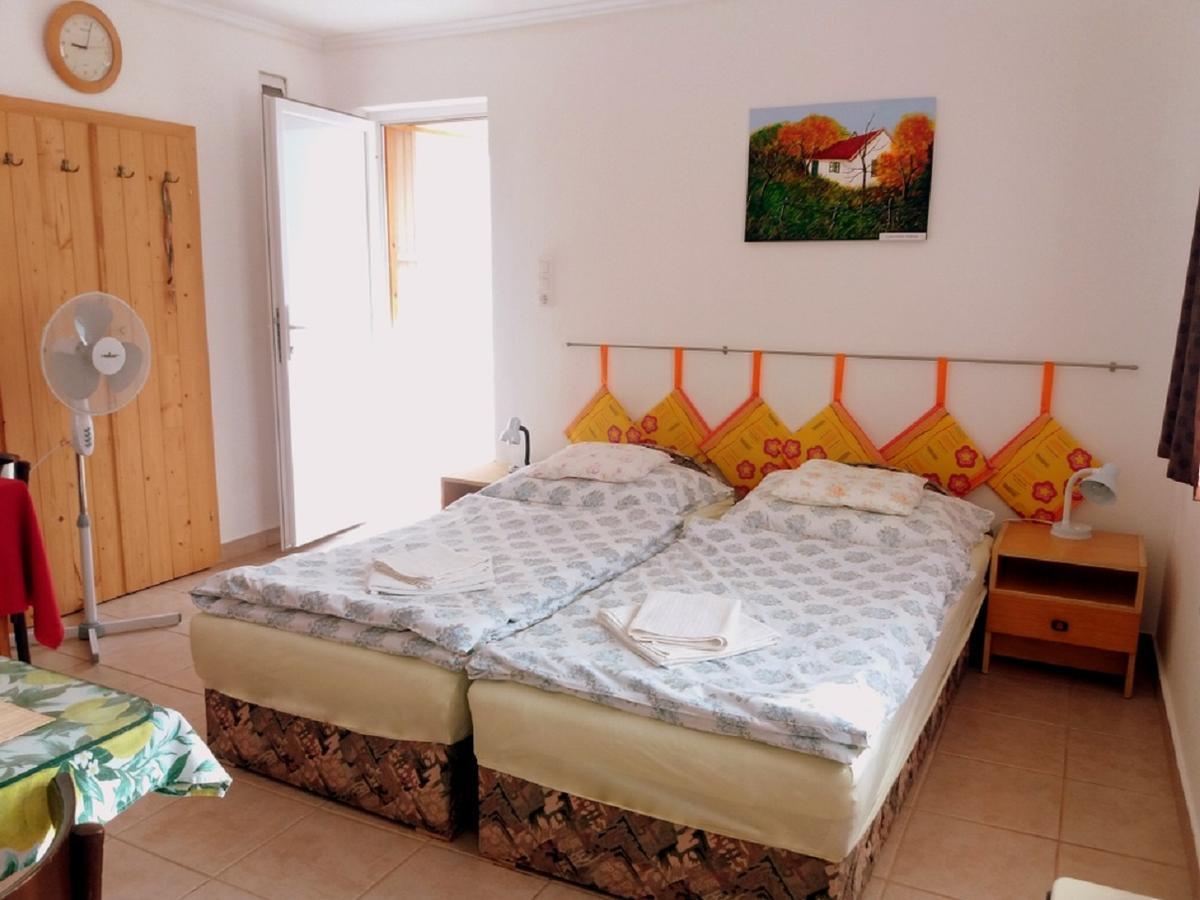 Julia Vendeghaz Sarrod Otel Dış mekan fotoğraf